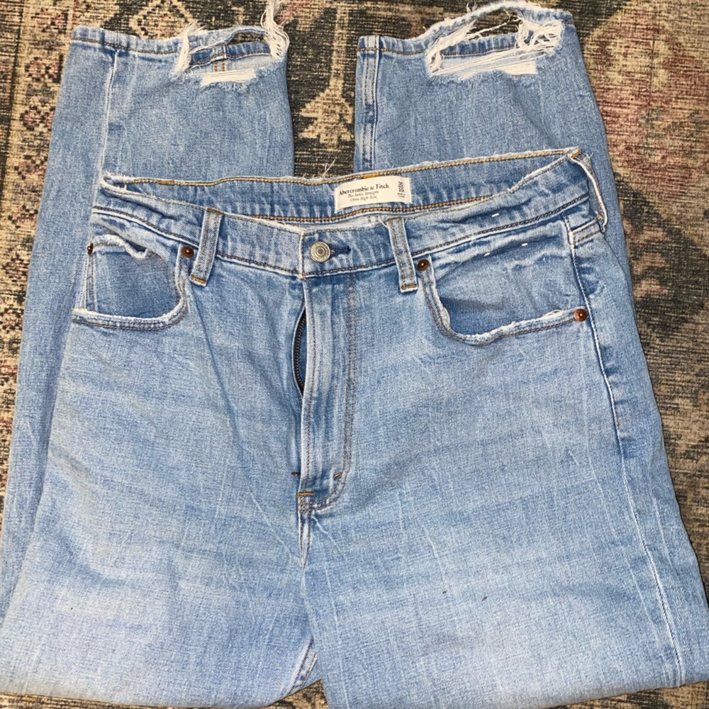 Abercrombie & Fitch / Ankle straight ultra high rise jean size 30/10